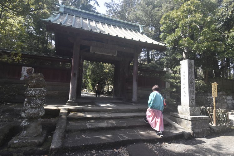 鎌倉五山第三位の寿福寺。山門から中門までは拝観可。