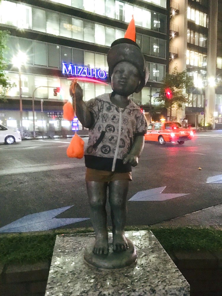 2019年10月撮影。前年のハロウィンよりも飾りが控え目である。