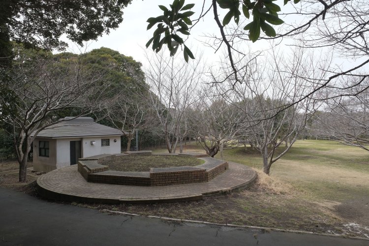 花壇となった第二砲台の砲座部分。