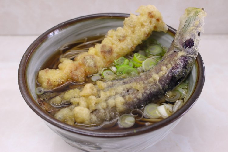 ナスとちくわで380円。野菜はそのとき、おいしいものを。