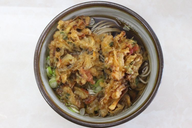 かき揚げそば300円。