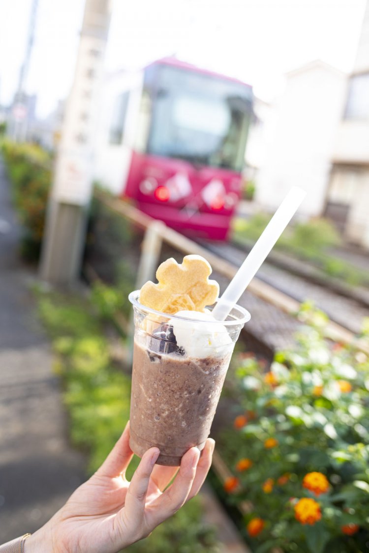 季節限定のあずきシェイク330円。