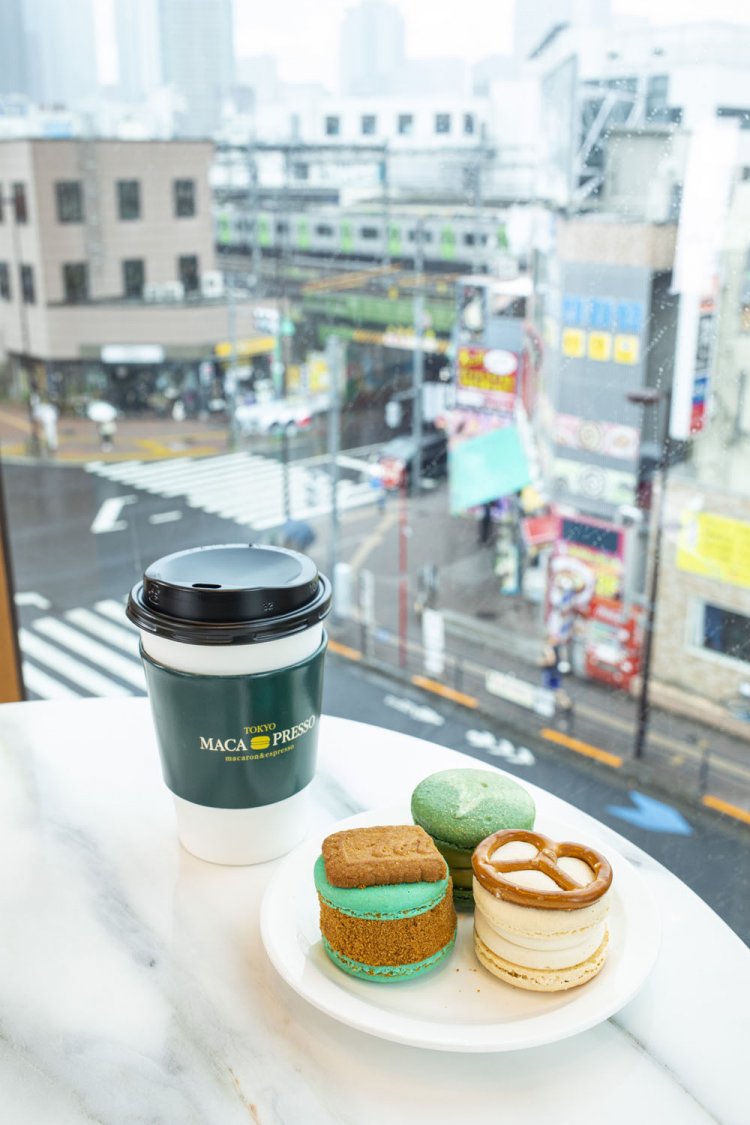 普通な外観からは想像できないおしゃれな店内は、トゥンカロン撮影仕様。