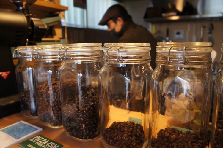 仕入れや季節によってラインナップが変化する世界各国の珈琲豆。