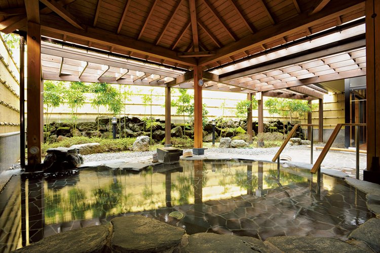 露天風呂の山湯。