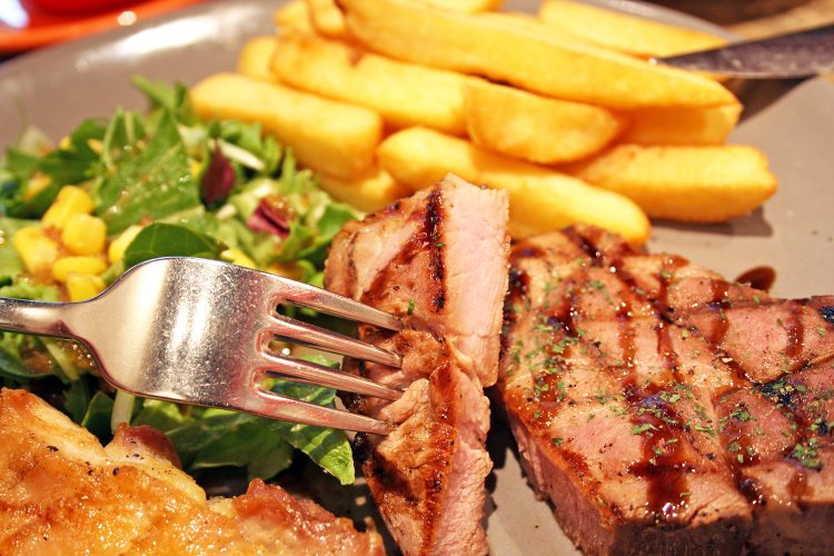 肉の旨味が詰まった豚肩ロースのグリル。