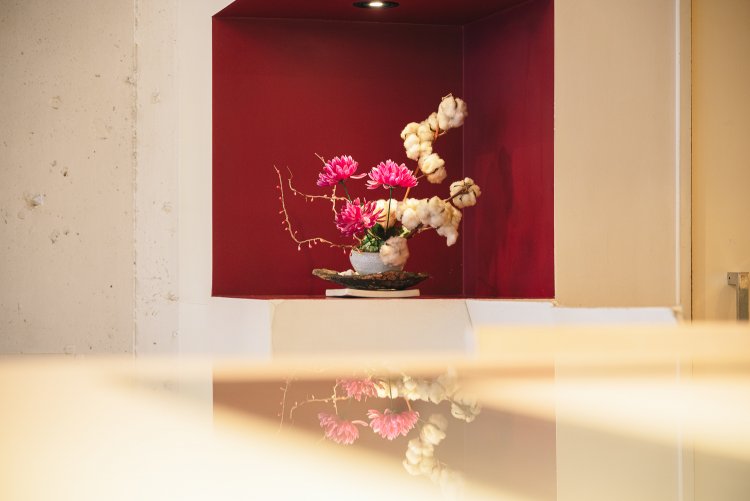 洋風な店づくりかと思いきや、ところどころに散りばめられた和の要素が安らぎを与えてくれる。