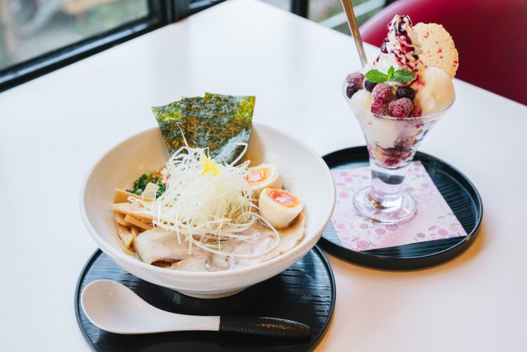 らーめんと甘味処 九月堂（くがつどう）