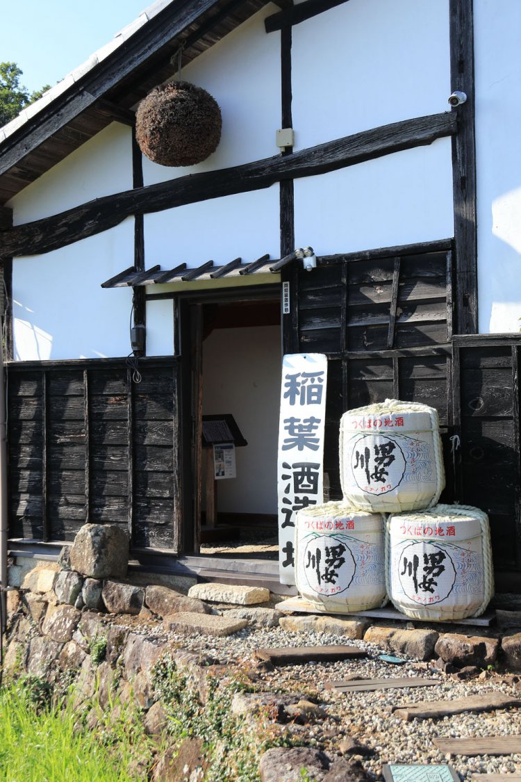 建物は江戸時代末期のもの。