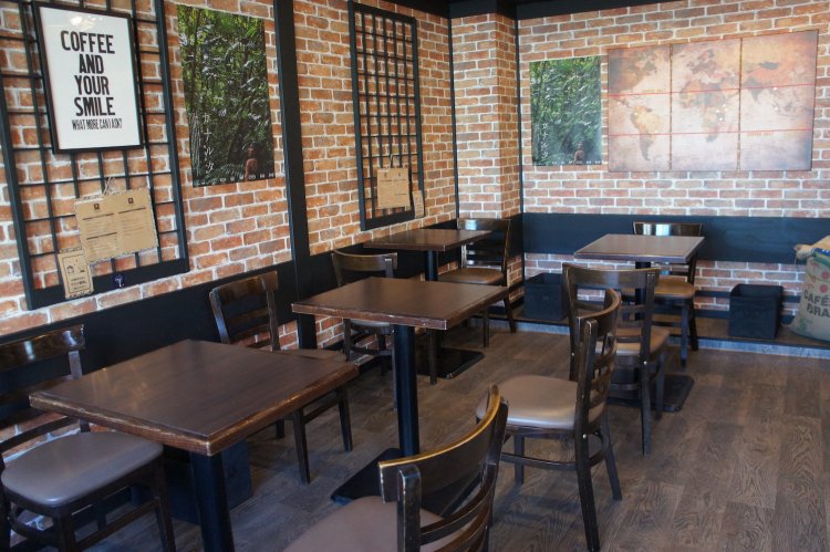 昔ながらの落ち着きのあるテイストでありつつも、スタイリッシュさも感じる店内。