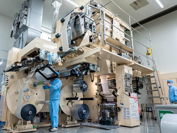 水性溶剤は扱いが難しく一般的には使用されていない。しかし試行錯誤の末に導入に成功。環境にやさしい工場を目指している