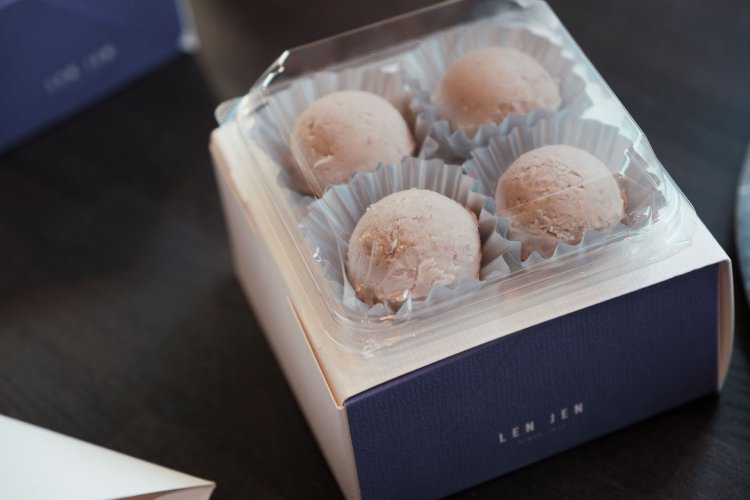 タロイモボール4個入り600円。