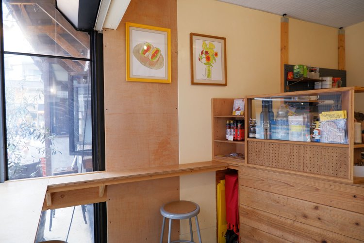 こぢんまりと可愛らしい店内。