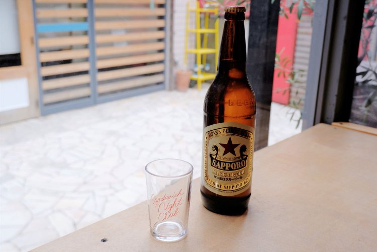 瓶ビール用にオリジナルグラスも用意。