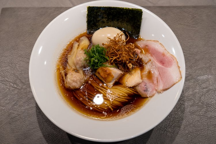 特製醤油らぁ麺1500円。