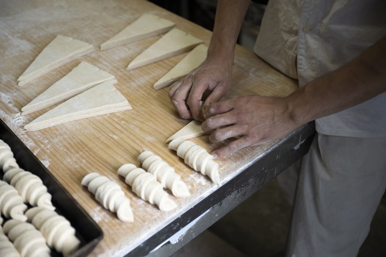 自家製粉の全粒粉を加え小麦の香りを引き立たせる。