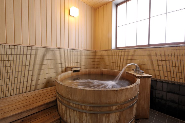 個室付きの貸切風呂では、オーダーすれば食事も部屋で食べられる。