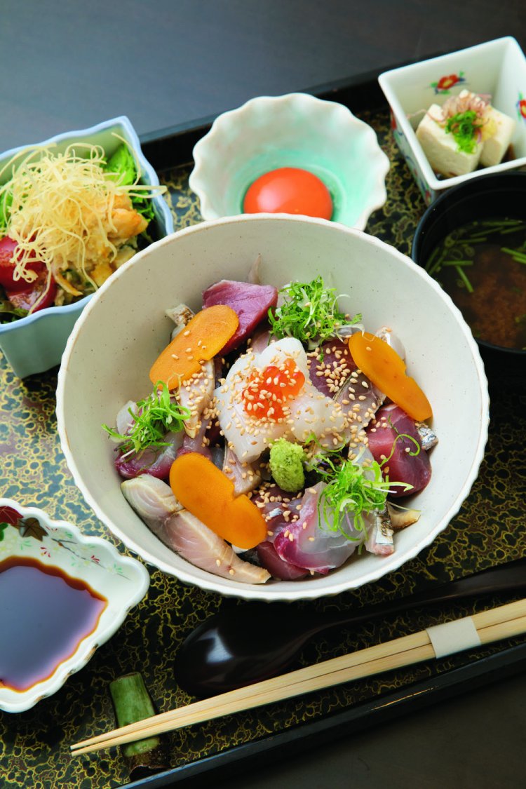 海鮮ばらちらし1650円。タネは仕入れ状況による。