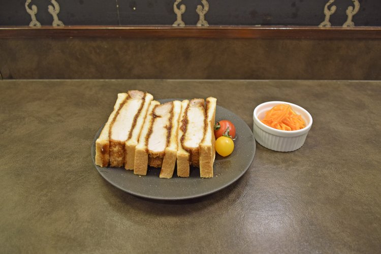 ブラッスリー・レカン・キャフェスペース（ぶらっすりーれかんきゃふぇすぺーす）