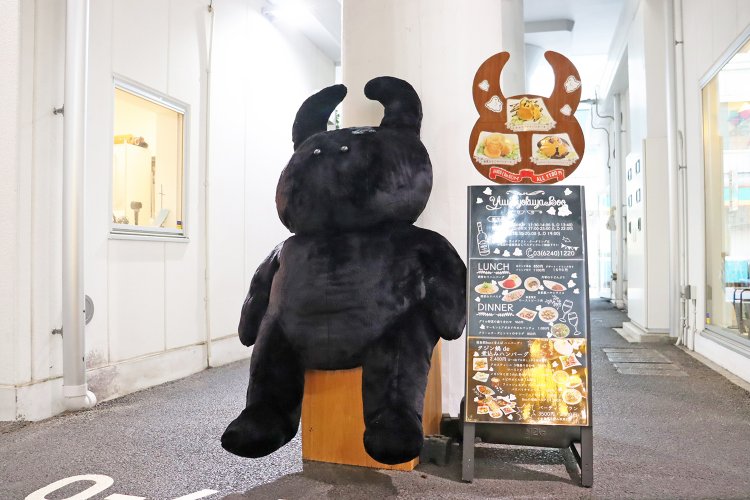 白を基調としたクリエイターの聖地でひときわ目立つ、なかなかの存在感。