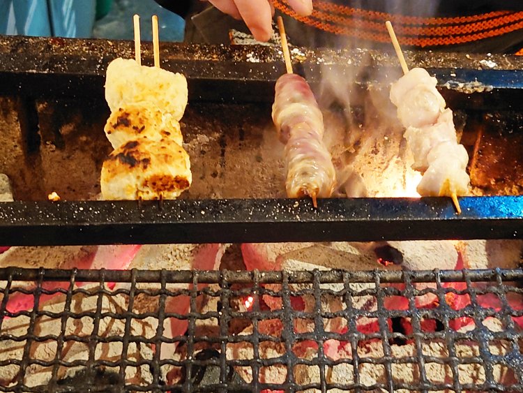 焼き上がりを待つ間、炎を眺めていると一日の疲れも癒やされる。