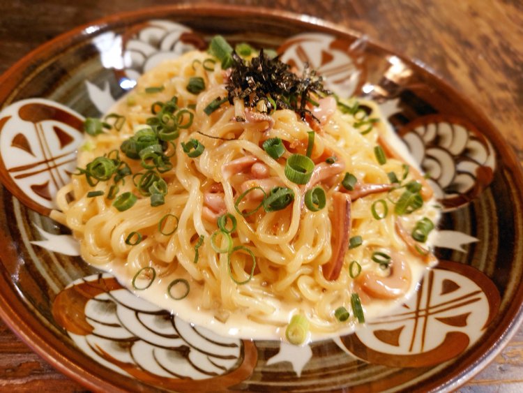 塩辛焼きそば720円。塩辛の旨味がほどよく後をひく味わい。