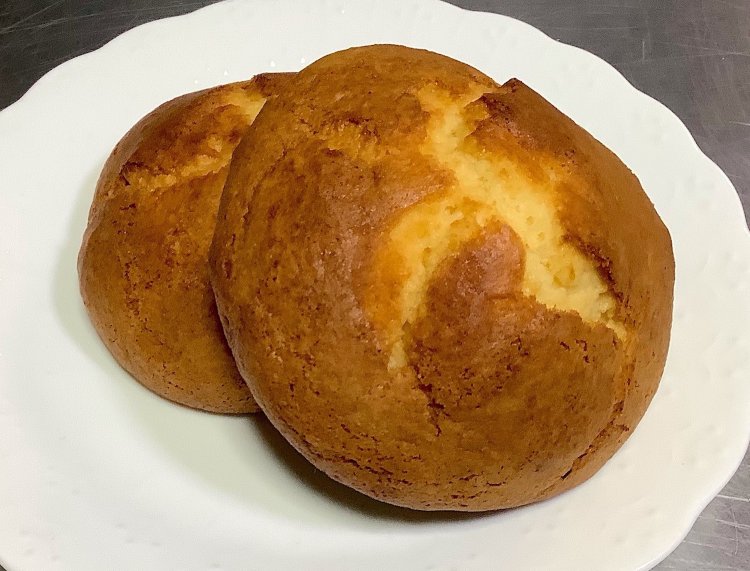 こちらも人気の甘食は２個で360円。サクッとした食感。