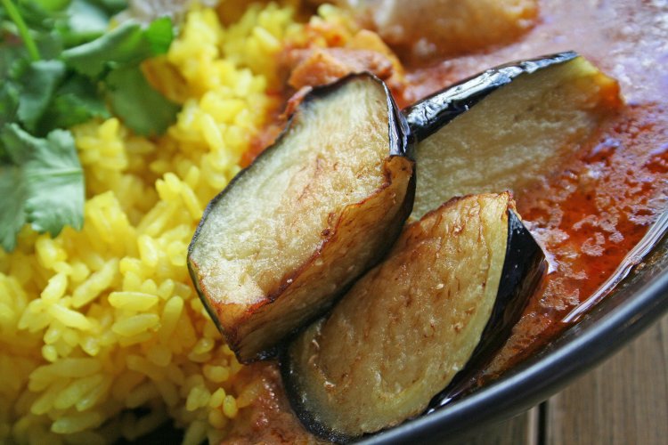 やさしい味の揚げナスが口の中をほっとさせてくれる。