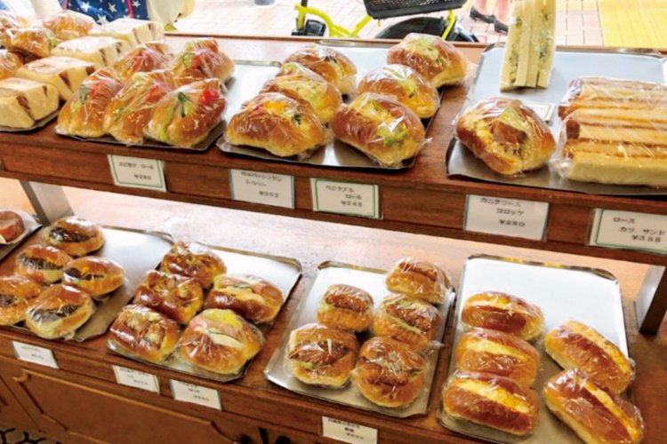 おすすめはロースカツサンド、チーズケー キなど。たまにシベリアもあります。