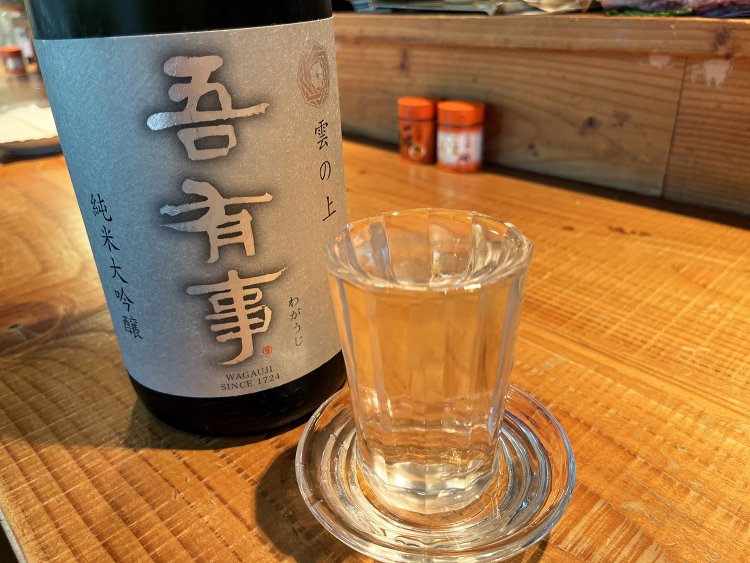 山形の各地から取り寄せる地酒。山形の焼酎（米・そば）、ワインも豊富。