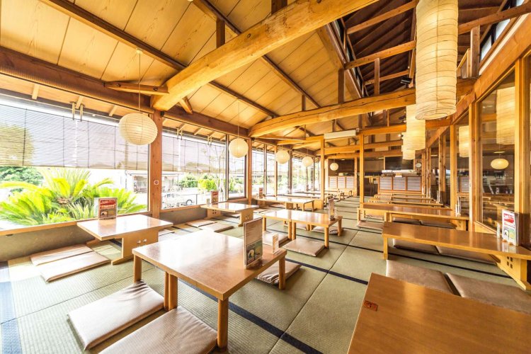 ヒーリング効果がある楽蒸洞（別途420円）。サウナのような息苦しさがないので、無理なく汗をかける。