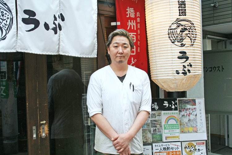 「寿司屋、スペインレストラン、バー、お好み焼き屋、もつ鍋屋。鳶も電気工事もやってました」とご自身の経歴を笑いながら話してくれた店長の前田澄人さん。