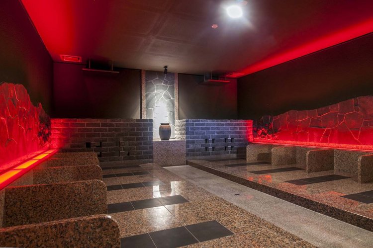 富士溶岩洞はマグマのパワーにより体内深部の温度が上昇し新陳代謝が活性化し、汗とともに老廃物を体外に排出する。