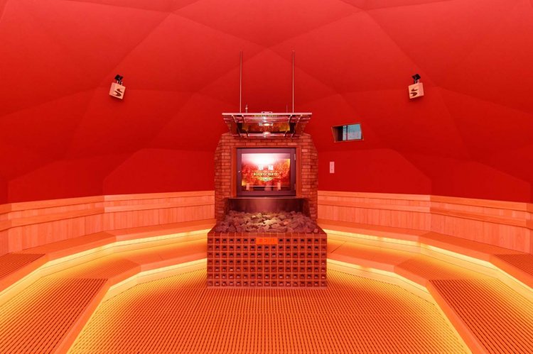 狼龍アトラクションが行われる狼龍灼熱童夢。円形の室内が文字どおり灼熱の舞台になっている。