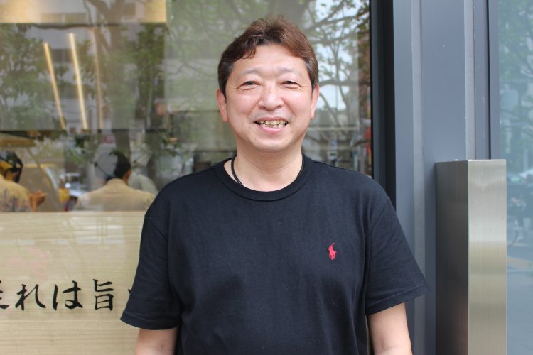 今回、話をうかがった店主の山崎さん。
