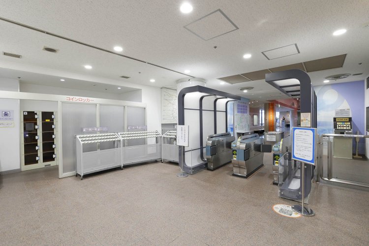 『地下鉄博物館』のエントランス。館内コインロッカーもある。