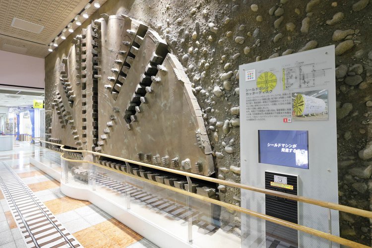 副都心線トンネル掘削に使用されたシールドマシンのカッターディスク。本物だ！！