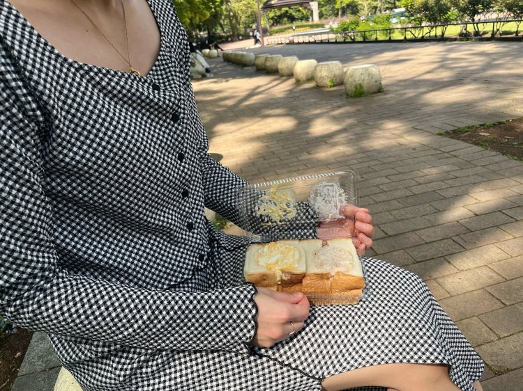 こんな天気の良い日に外でランチなんて幸せじゃないか！