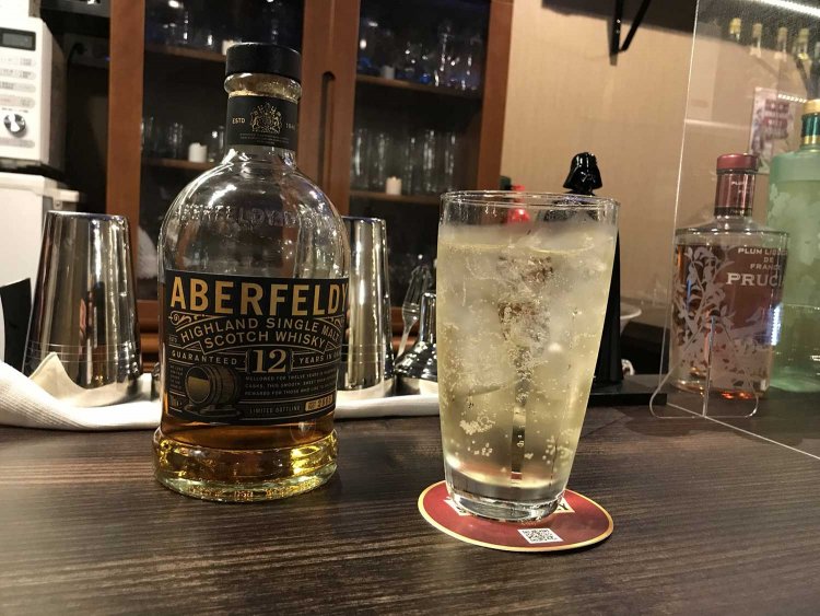 マスターおすすめのウイスキーをいただきながらお話を聞かせて頂きました。