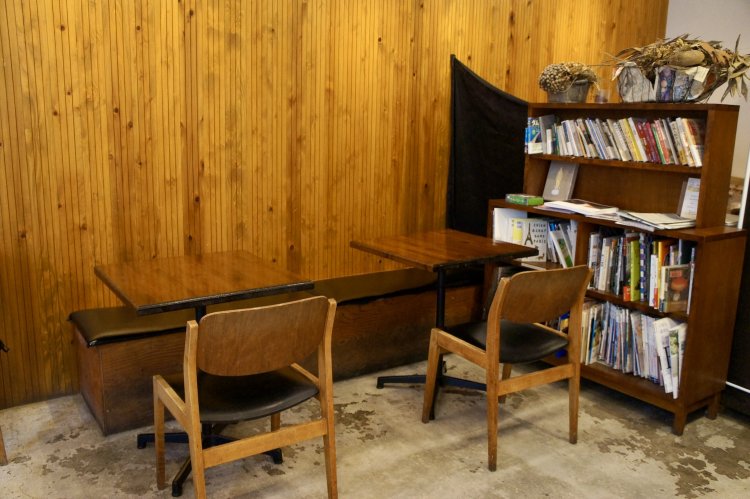 広くゆったりとした空間で、心ゆくまでティータイムが楽しめる。