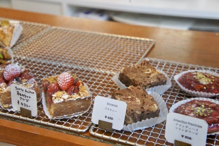 色鮮やかな焼菓子たちを眺めると、心が踊る。