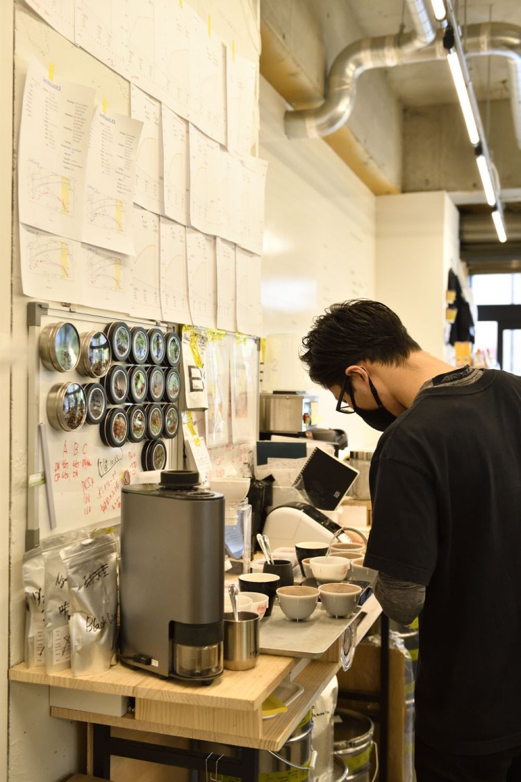 壁には焙煎のデータがぎっしり。