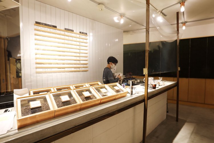 豆売りも可。バランスを極めたガムツリーブレンド100g690円など。