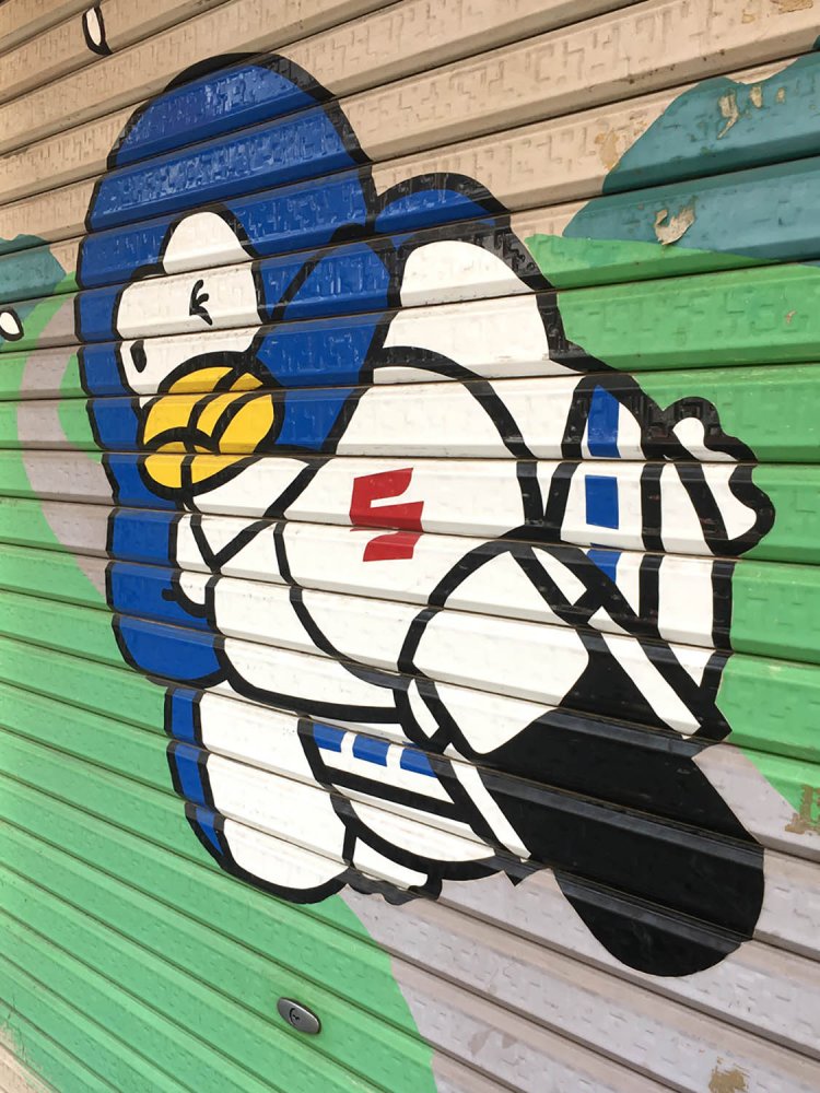 華麗なライディングをキメるペンギン。