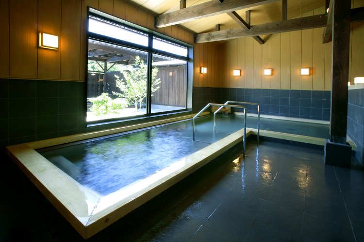 浴室「星」の内湯「星の舟」。