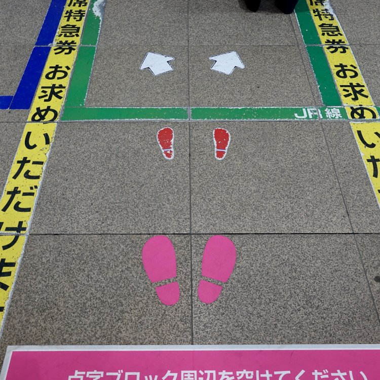 整列位置を示す足跡とのコラボ。