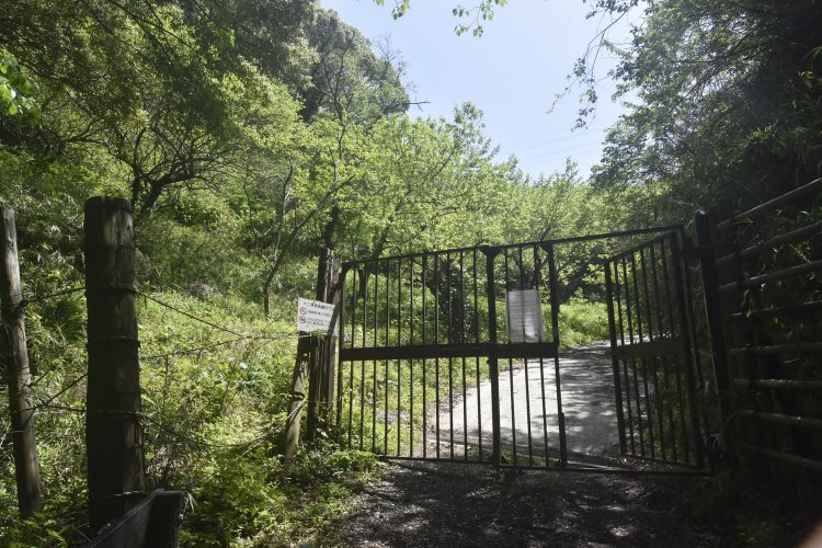 十二所果樹園入口にあったゲート。施錠されることもあるようだ。