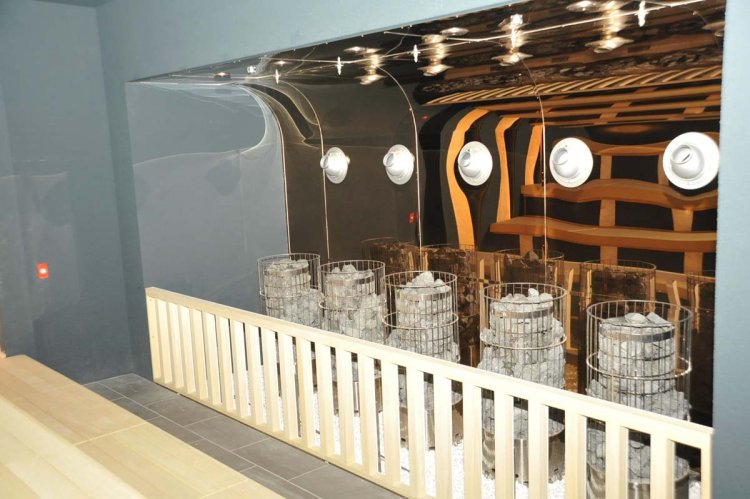 ドラゴンサウナでは、10分ごとに1基ずつオートロウリュが行われ、毎時00分にドラゴンロウリュが開始される。