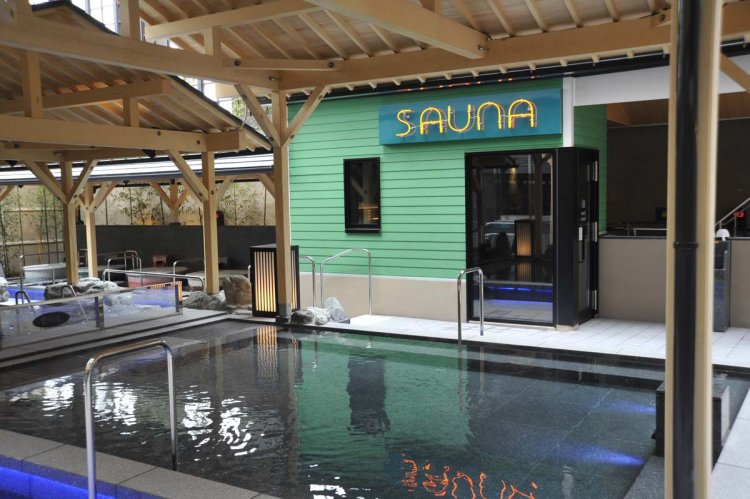 medi saunaに併設して深水風呂がある。