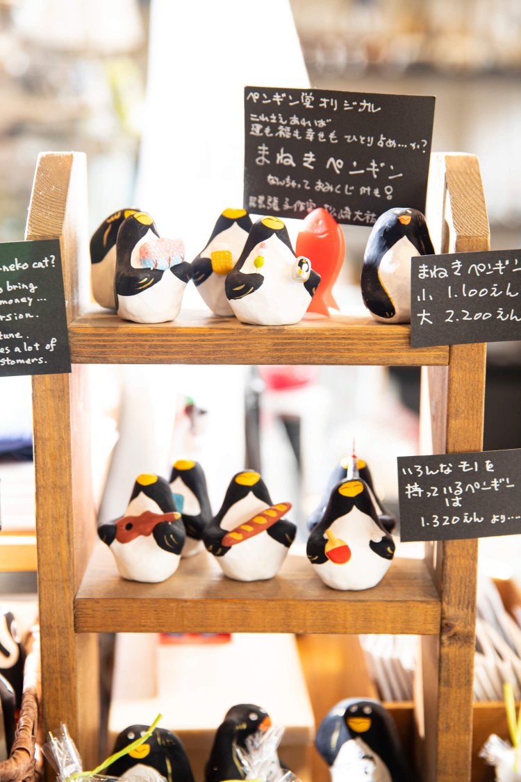 福を呼ぶ？ まねきペンギン 1100円～。